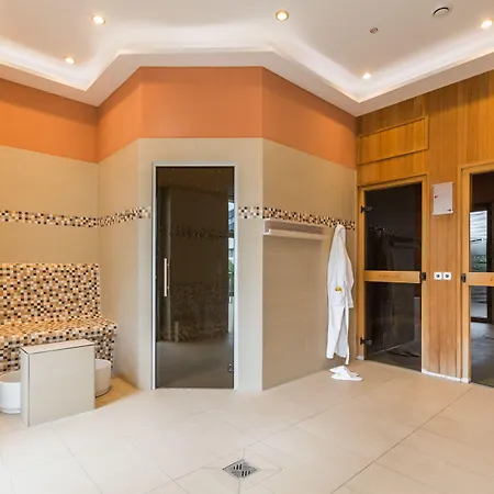 Отель Park-hotel Huebner 4*