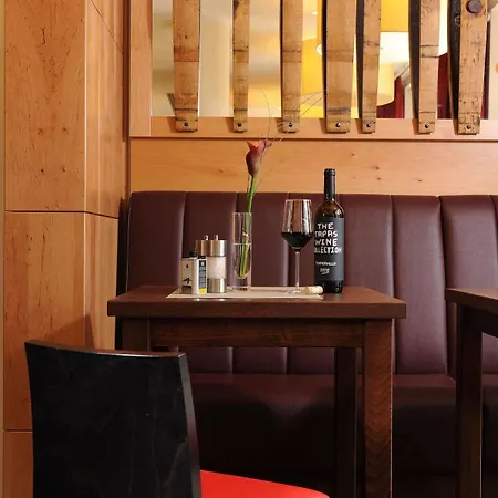 Park-hotel Huebner 4*