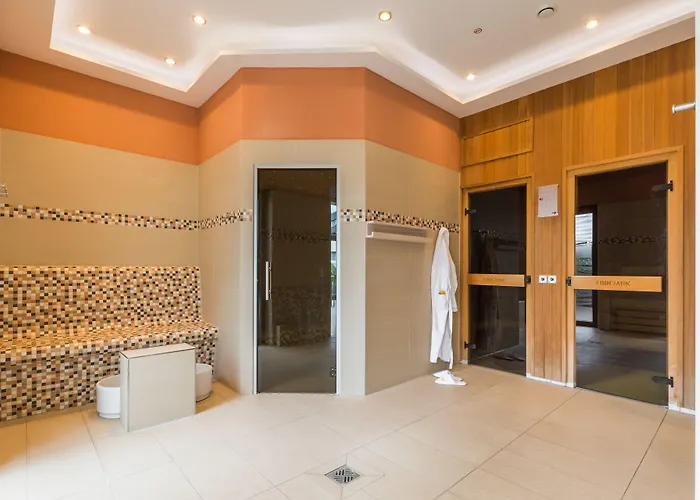 Hotel Park-hotel Huebner 4*